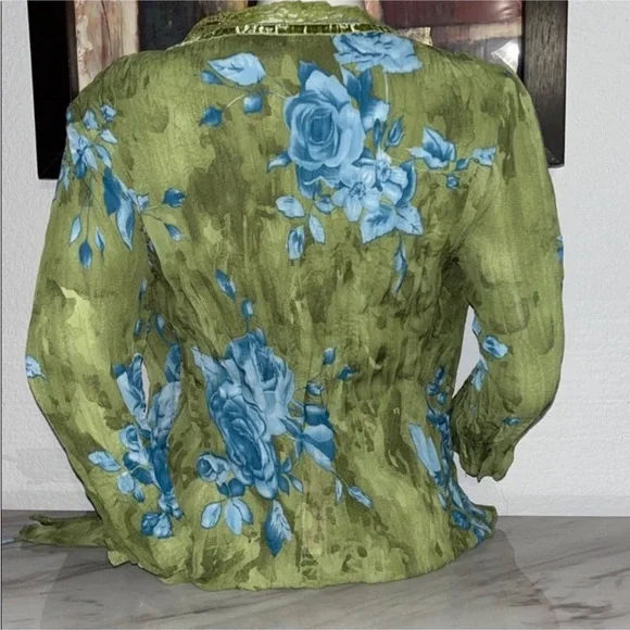 Green Floral Women's Top - Picture 9 of 10